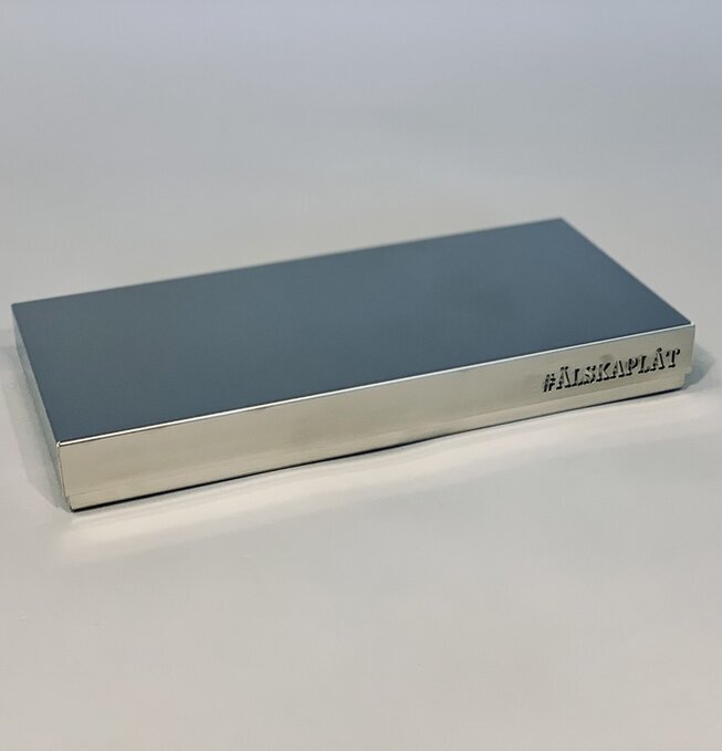 #ÄlskaPlåt Kylplatta från Älskaplåt i en ren, ljus miljö