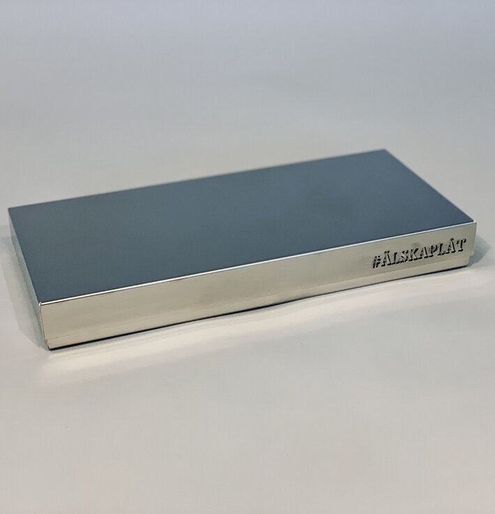 #ÄlskaPlåt Kylplatta från Älskaplåt i en ren, ljus miljö