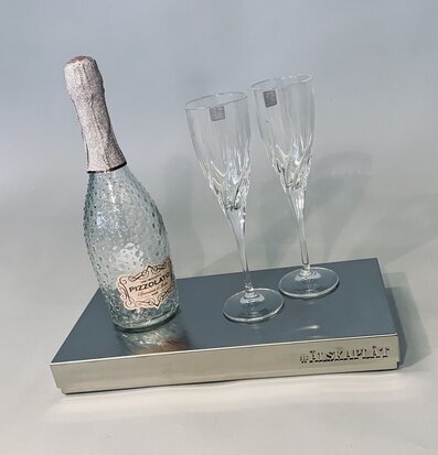 #ÄlskaPlåt Kylplatta från Älskaplåt med flaska och glas