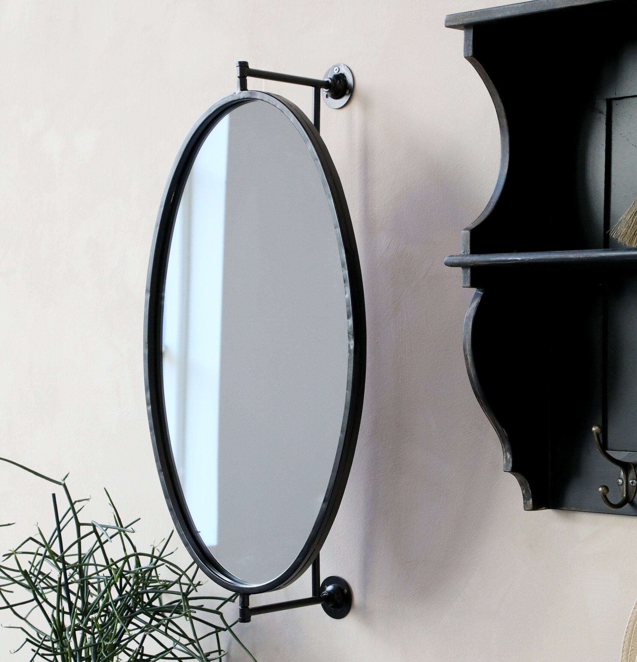 Väggspegel Antik Svart från Chic Antique med dekorativ ram