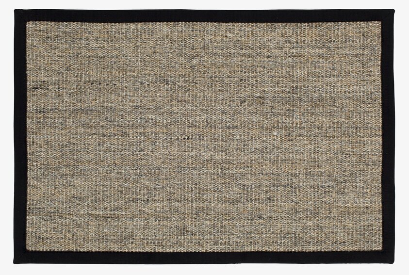 Dörrmatta Sisal Natural från Dixie med svart kant vid entrén