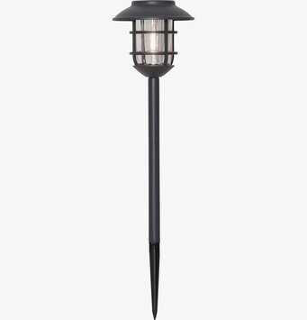 Solcellsbelysning Filippa från Star Trading i trädgårdsmiljö