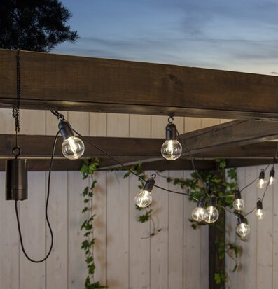 Ljusslinga Fiesta Klar från Star Trading på utomhuspergola