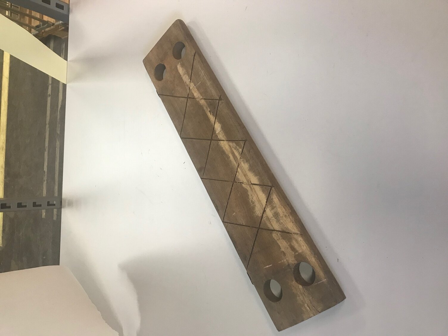 Trähylla Grimaud Unika från Chic Antique i rustik stil