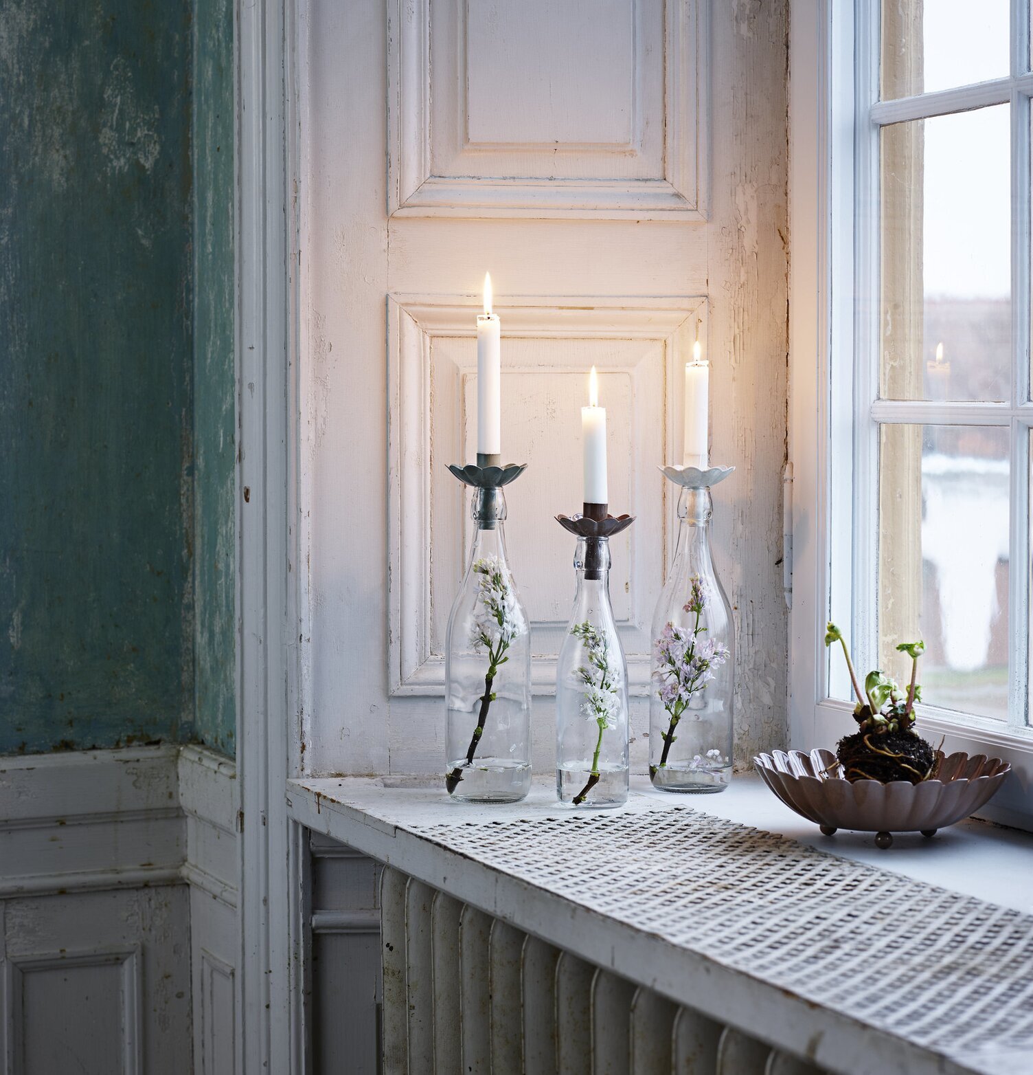 Ljushållare Flaska Ingrid Grön från Strömshaga i rustik miljö