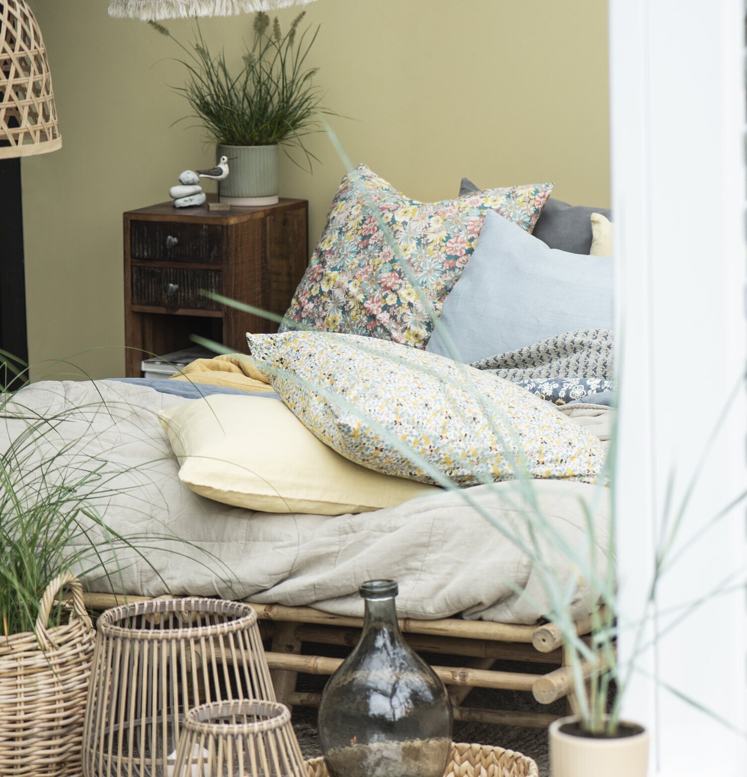 Byrå 2 Lådor Unika från IB Laursen i ett mysigt sovrum