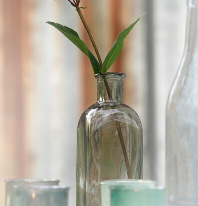 Bordsflaska Rökgrå, 0,5L från Dixie med dekorativa grenar