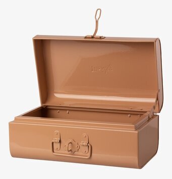 Koffert Powder från Maileg med puderaktig ton och låsmekanism