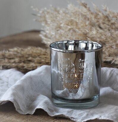 Bild av elegant ljuslykta i harmonisk inredning