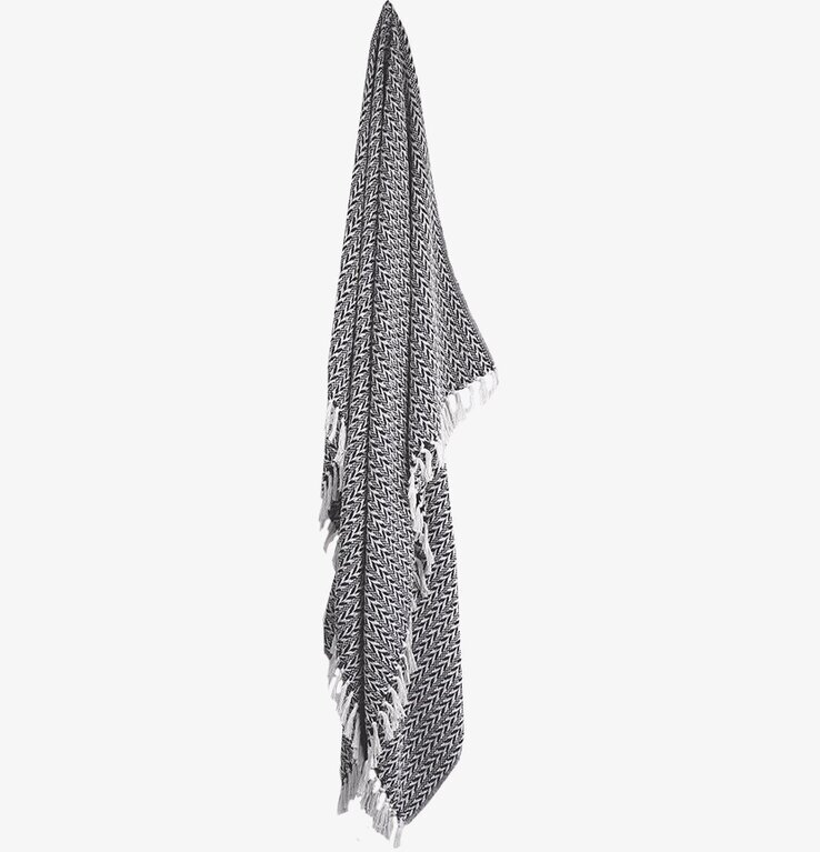 Pläd Hjördis Svart från Strömshaga med geometriskt mönster