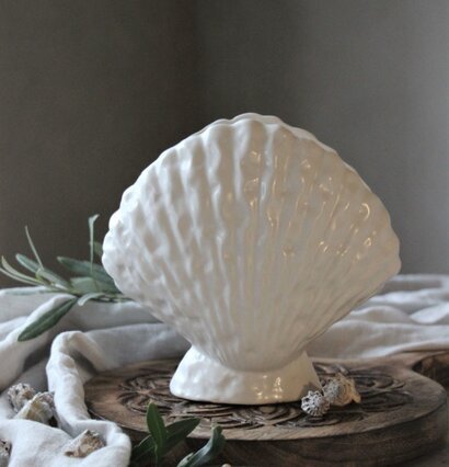 Seashell Vas Stor från Majas Cottage med maritim design