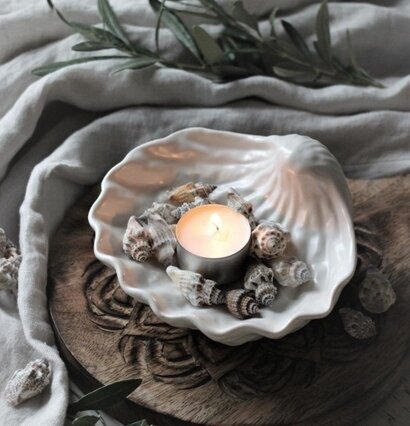 Skål Seashell från Majas Cottage med snäckor och värmeljus