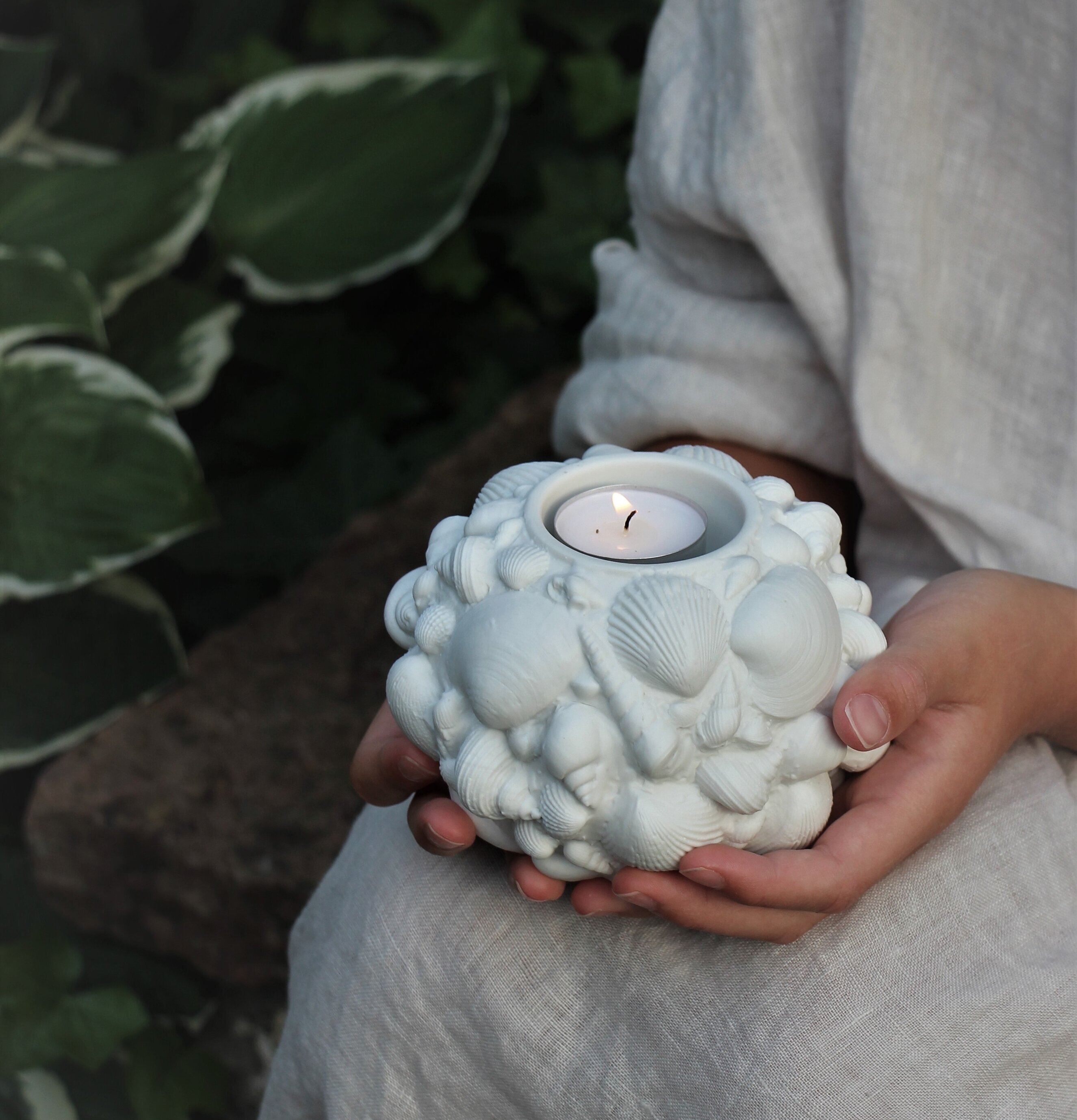 Ljushållare Seashell Stor från Majas Cottage i naturmiljö