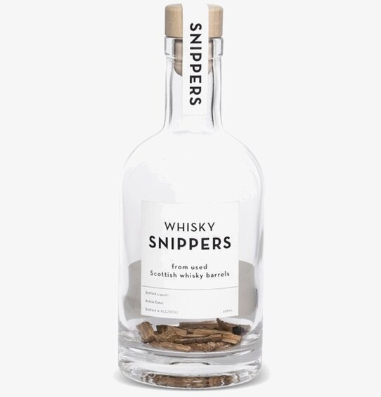 Snippers - Whiskey från BOXinBAG: Glasflaska med träbitar