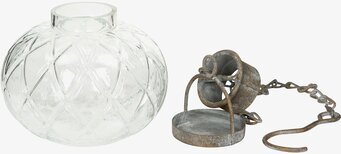 Bild av elegant glaslykta med kedja och rutmönster