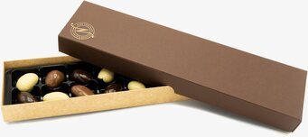 Foto av elegant presentask med lyxiga chokladägg