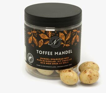 Foto: Stilren chokladmandel i elegant förpackning