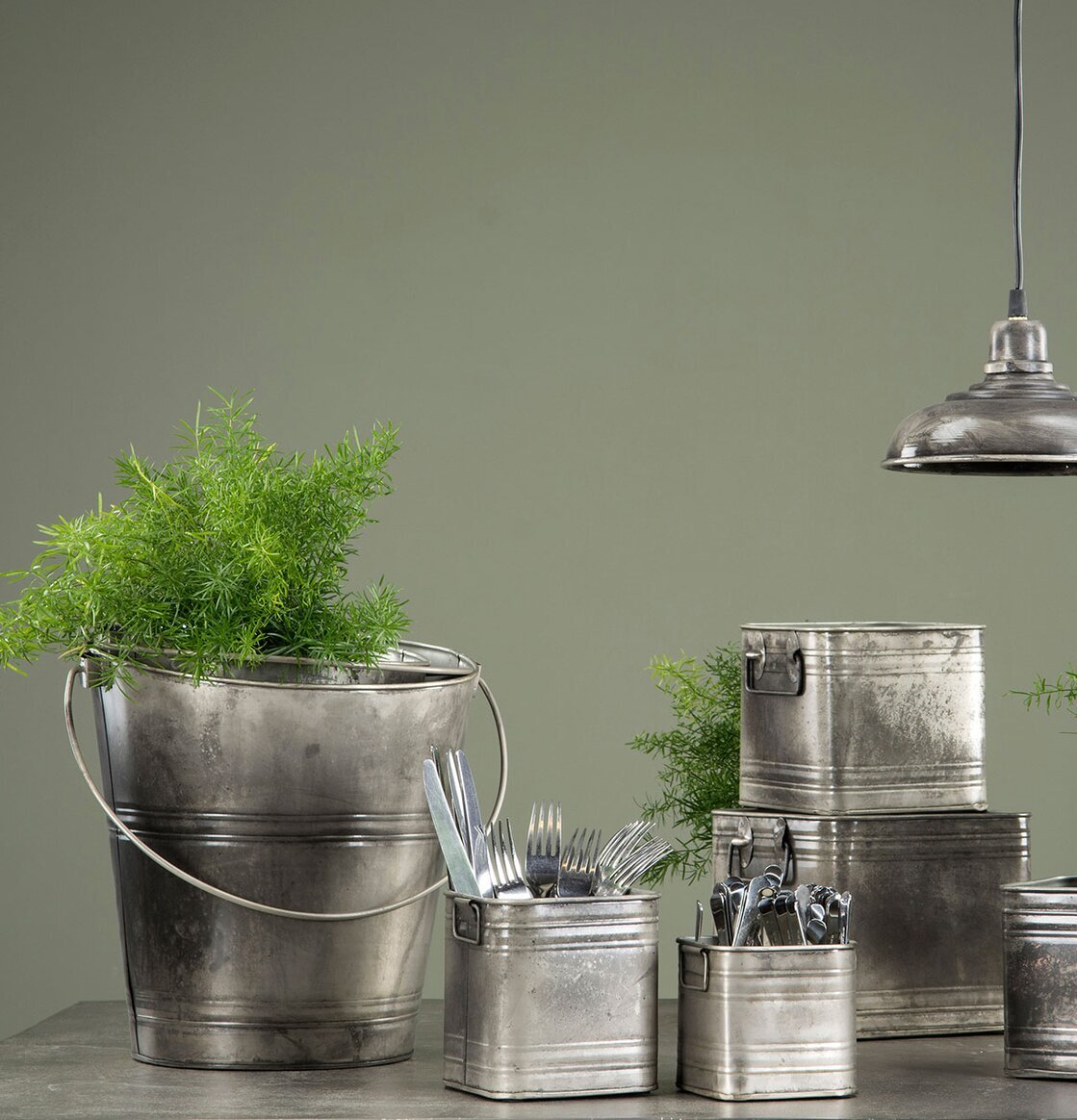 Hink Cloudy Rusty från A Lot Decoration med patinerad yta