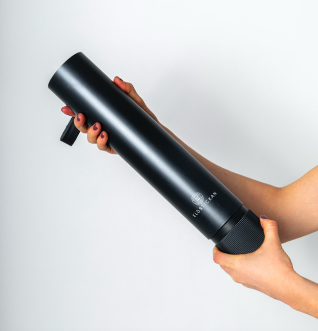 Brandsläckare Firemill Svart från Eldstickan i två händer