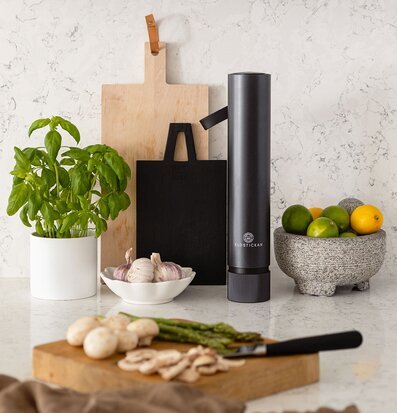 Brandsläckare Firemill Svart från Eldstickan i köksmiljö