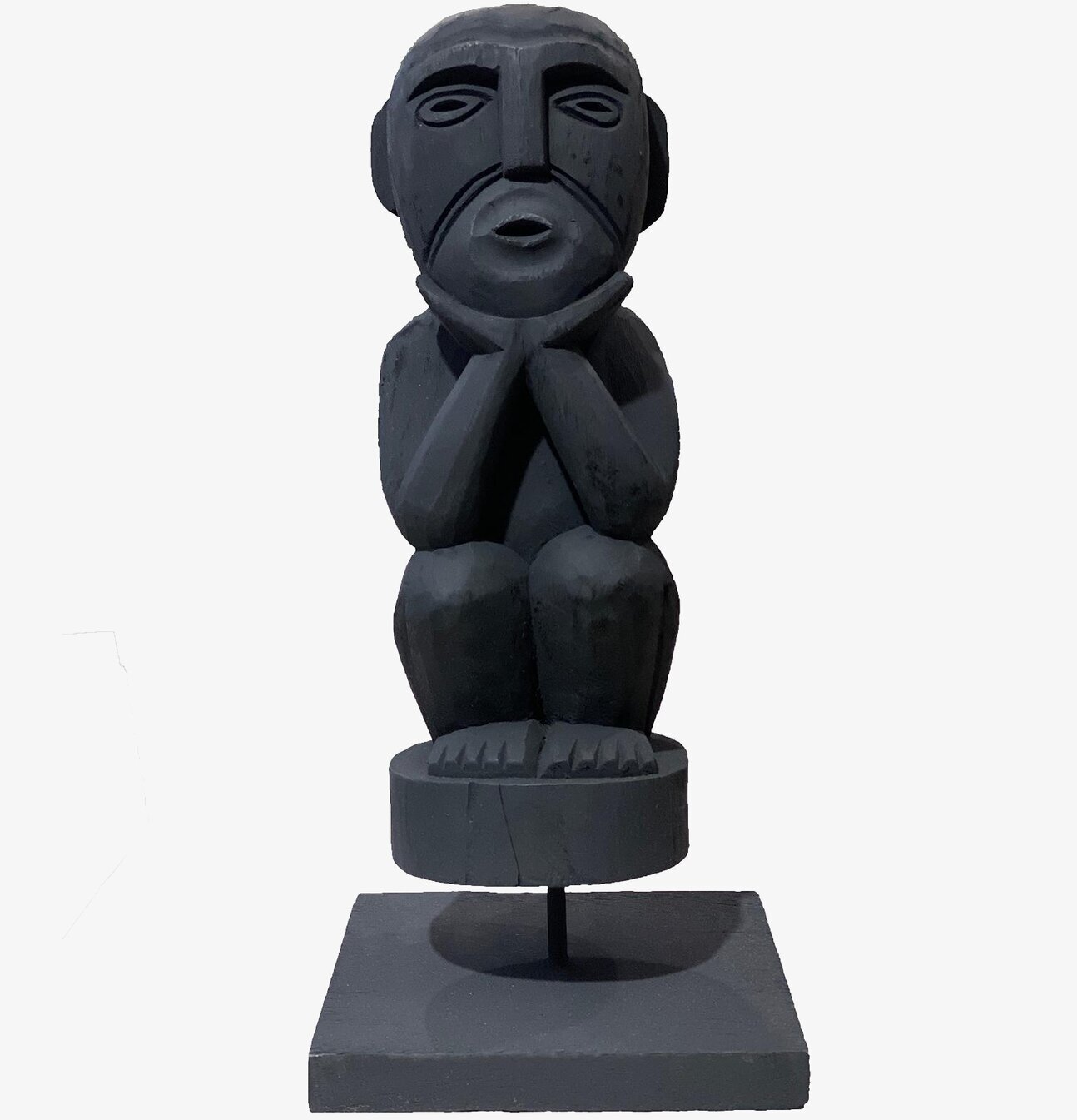 Woodo Figurin Svart från Wikholm Form på vit bakgrund