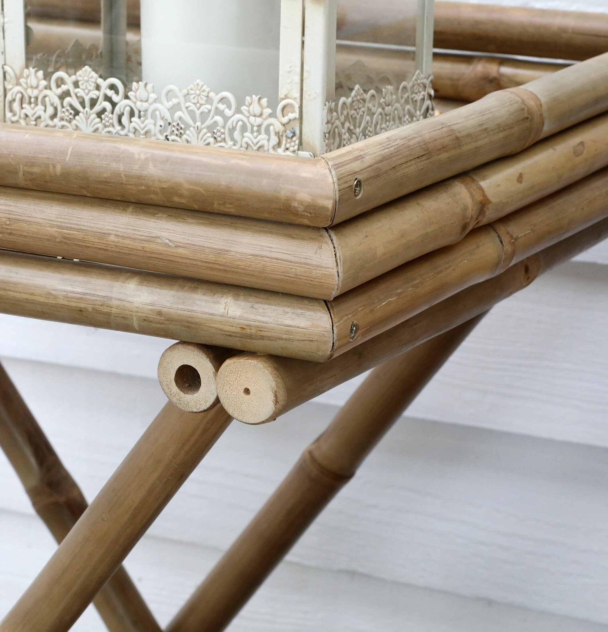 Brickbord Lyon Bambu från Chic Antique mot ljus bakgrund