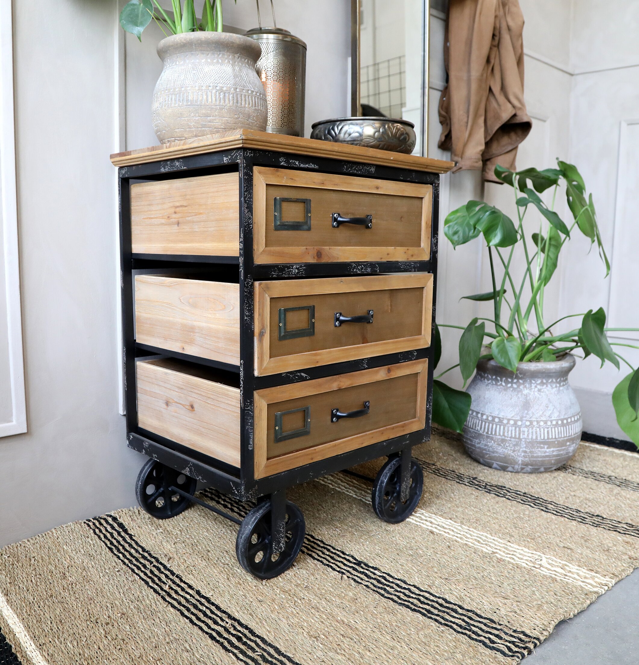 Byrå På Hjul - 3 Lådor från Chic Antique i rustik stil