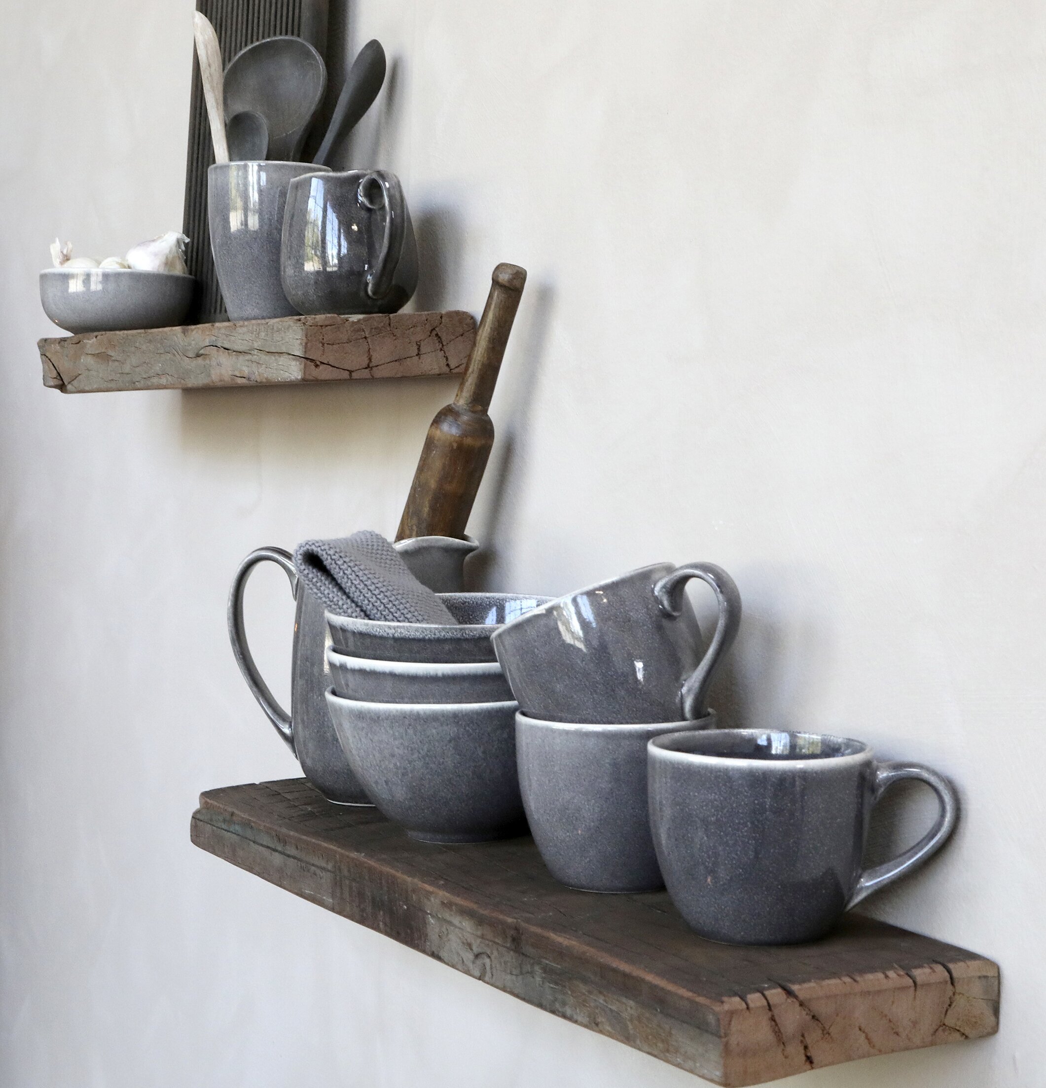 Trähylla Grimaud Unika från Chic Antique med rustik charm