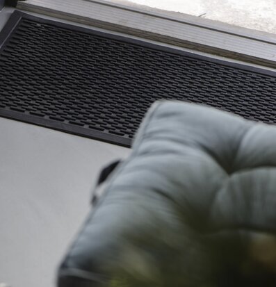 Dörrmatta Svart Gummi från IB Laursen vid ljus entré