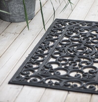 Dörrmatta Svart Filigran från IB Laursen på ljus trätilja