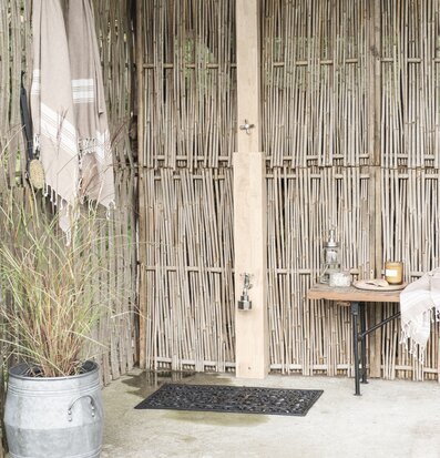 Dörrmatta Svart Filigran från IB Laursen vid utomhusdusch