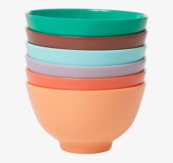 Rice Skål Melamin Small i sex färger på vit bakgrund