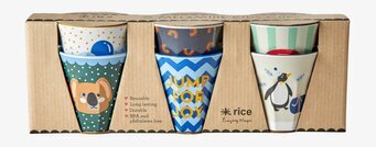 Bild av färgglada muggar med lekfulla designer