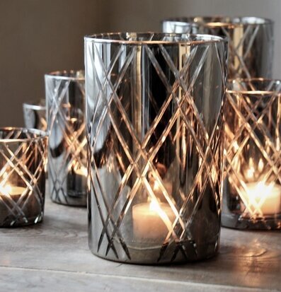 Bild av eleganta ljushållare med geometriskt mönster