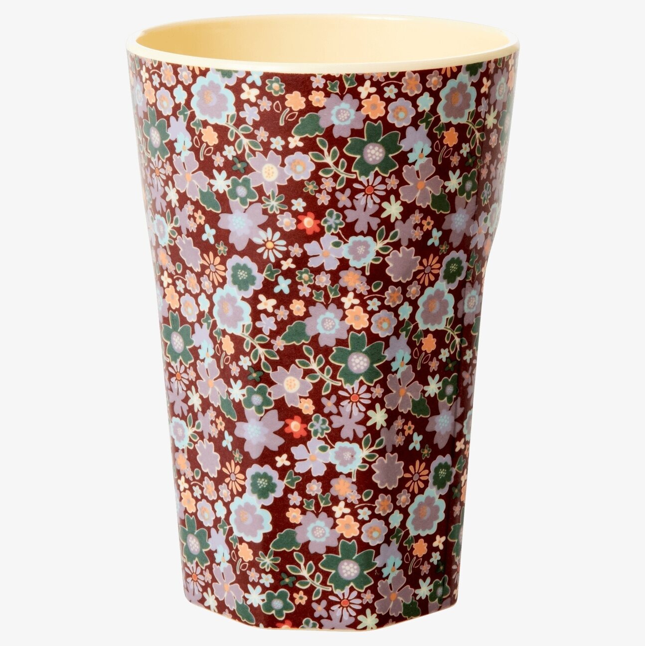 Bild av en elegant konisk mugg med blommigt mönster