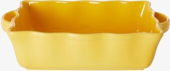 Ugnsform Large Yellow från Rice i keramik med vågig kant