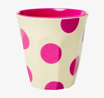 Bild av mugg med fuchsia prickar och cerise insida