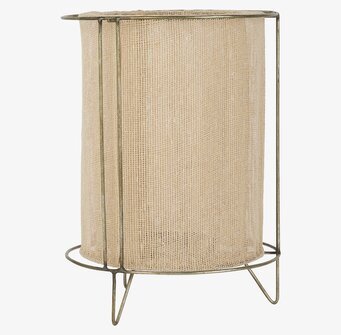 Bild av ljuslykta med naturlig och enkel design