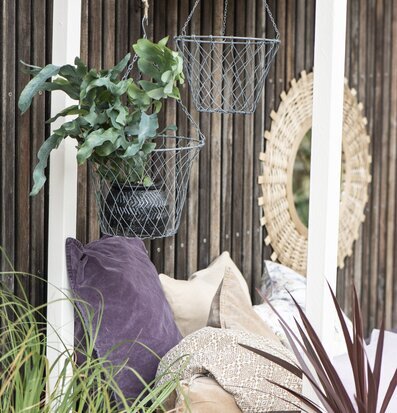 Metallkorg Inkl Kedja från IB Laursen med växt och kuddar