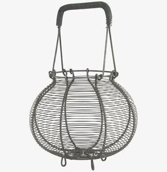 Trådkorg Med Handtag från IB Laursen mot vit bakgrund