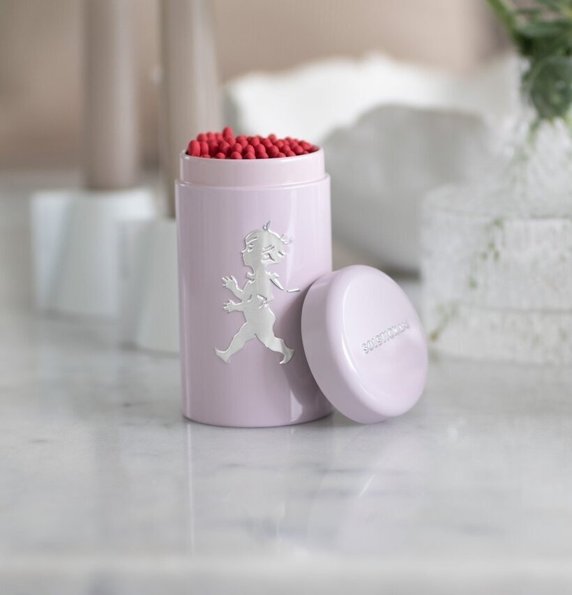 Tändsticksrör Rosa från Solstickan på marmorerad yta