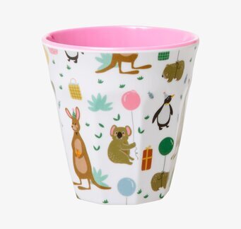 Bild av färgglad mugg med djurmotiv och festlig känsla