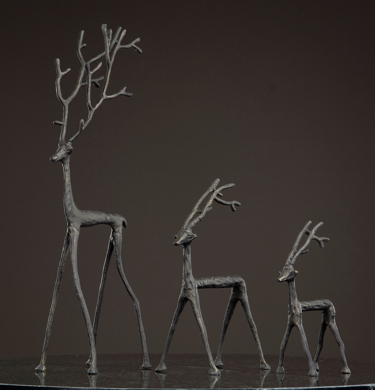 Ren Svart Gjutjärn L från A Lot Decoration, elegant skulptur