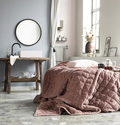 Tvålpump Glas Grå från IB Laursen på rustikt träbord