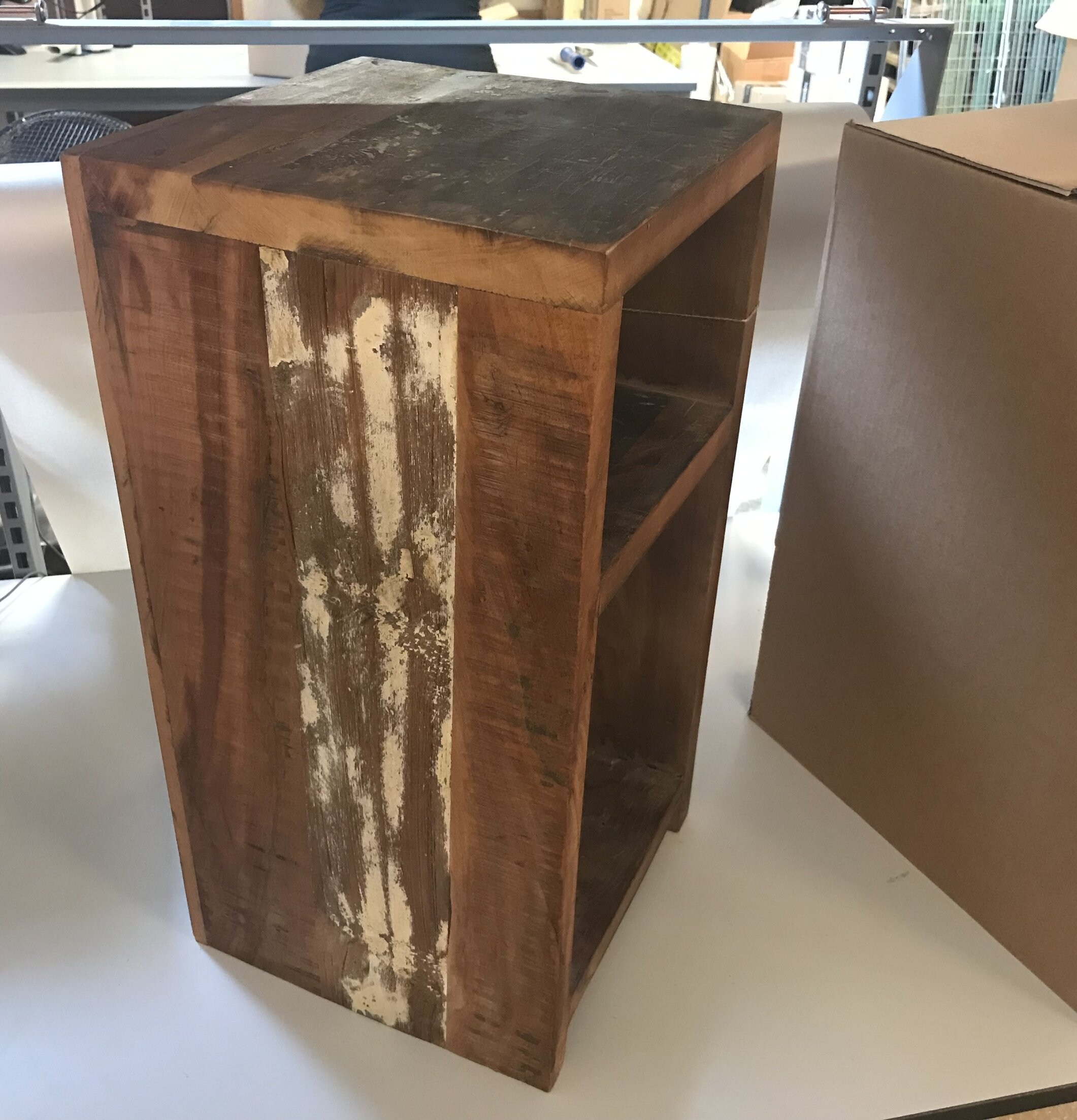 Sidobord Unika från IB Laursen i rustikt solitt trä