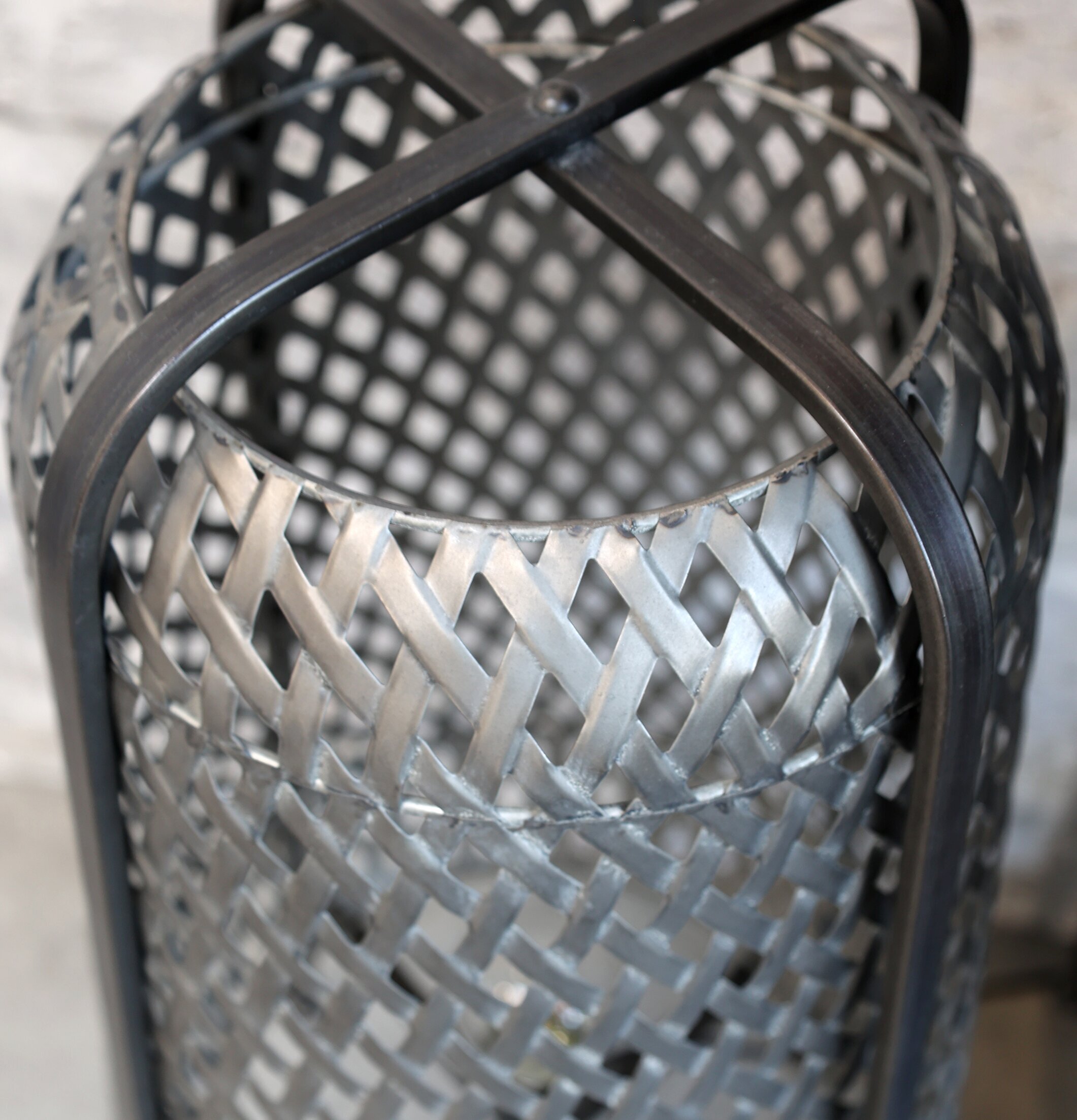 Lampa Flätad Järn Antik Grå från Chic Antique i industriell stil