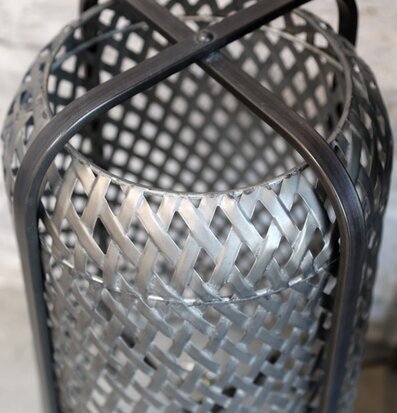 Lampa Flätad Järn Antik Grå från Chic Antique i industriell stil