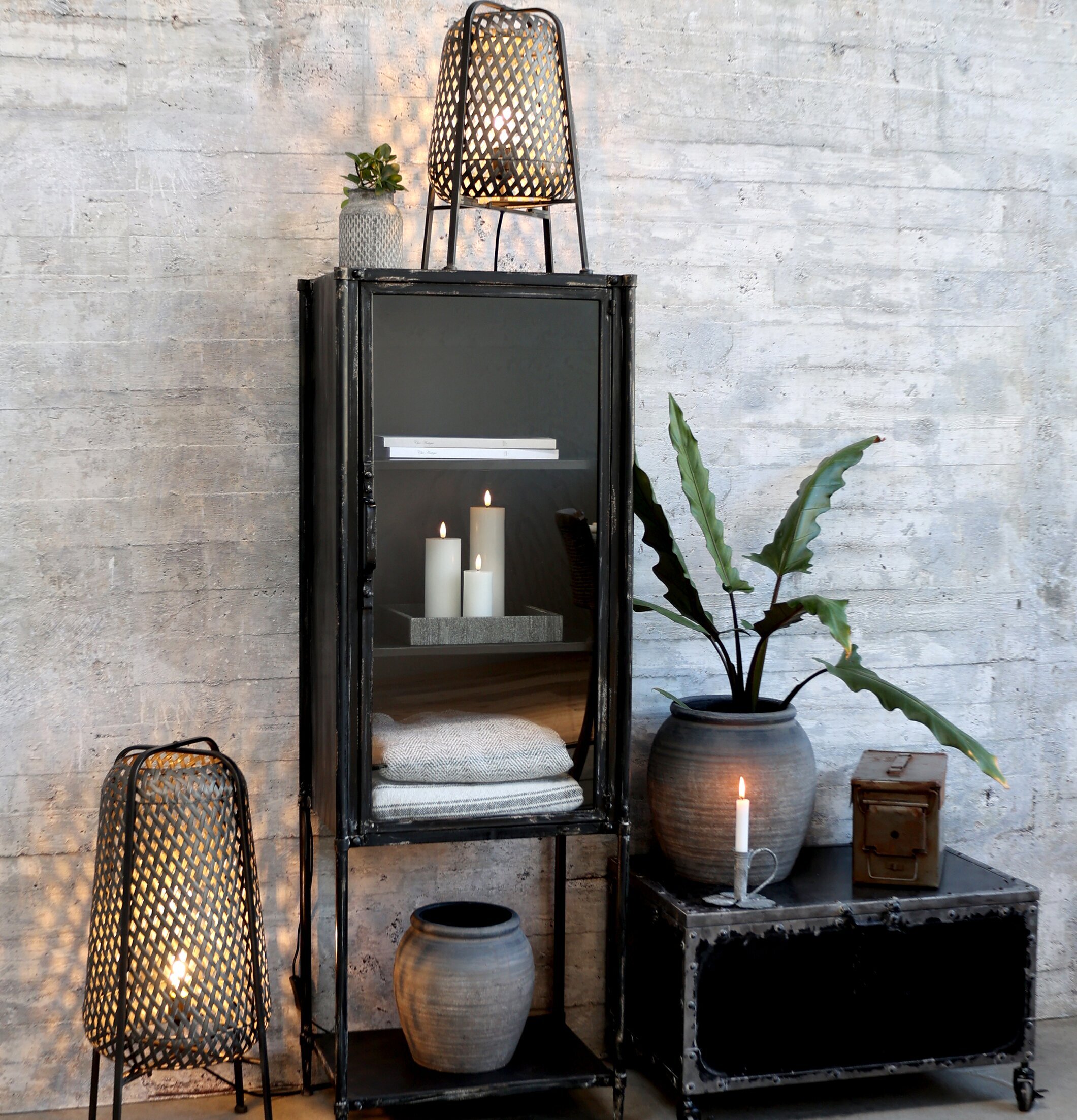 Lampa Flätad Järn Antik Grå från Chic Antique i rustik miljö