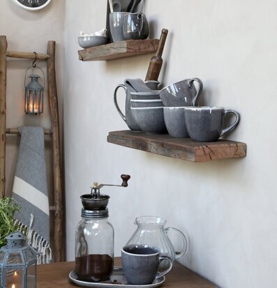 Calais Mugg från Chic Antique i rustik köksmiljö