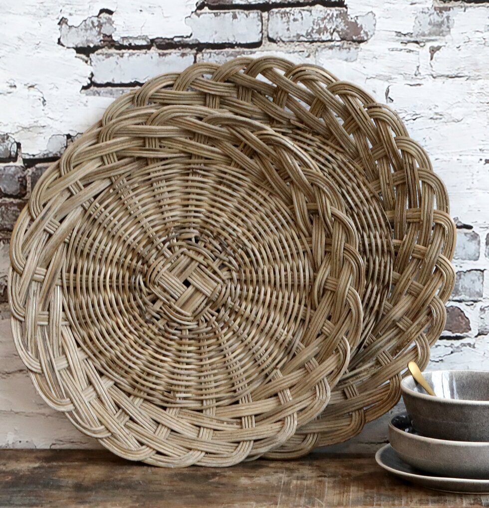 Flätad Korg Rotting Set/2 från Chic Antique i rustik miljö